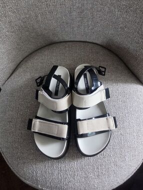 MELISSA Beige and Black Strappy Platform Sandals Sz 8